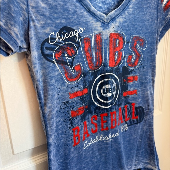 5/$10 | Chicago Cubs Burnout Blue and Red Graphic T-Shirt - Picture 4 of 8